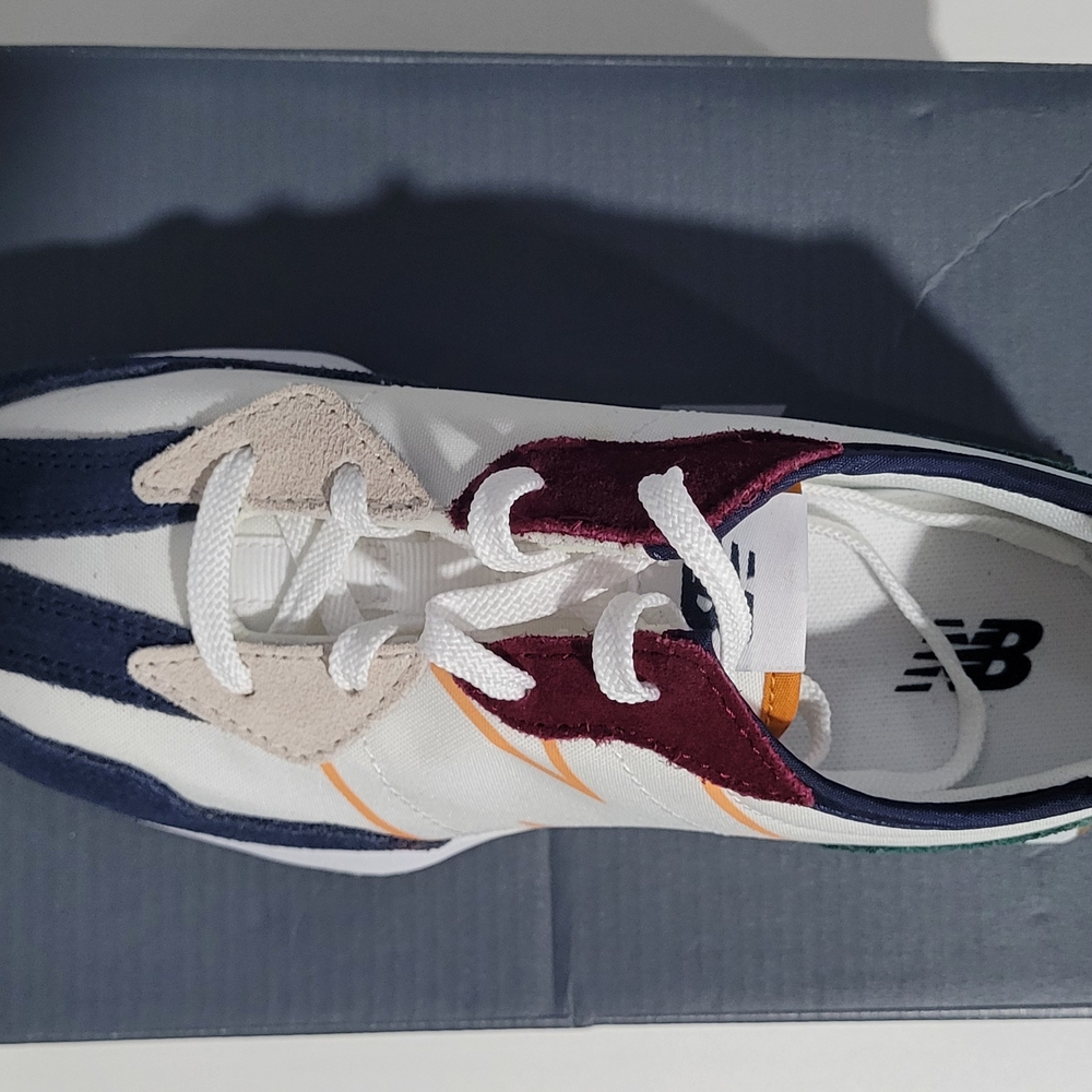 New Balance White and Blue Sneakers Low-Top Design